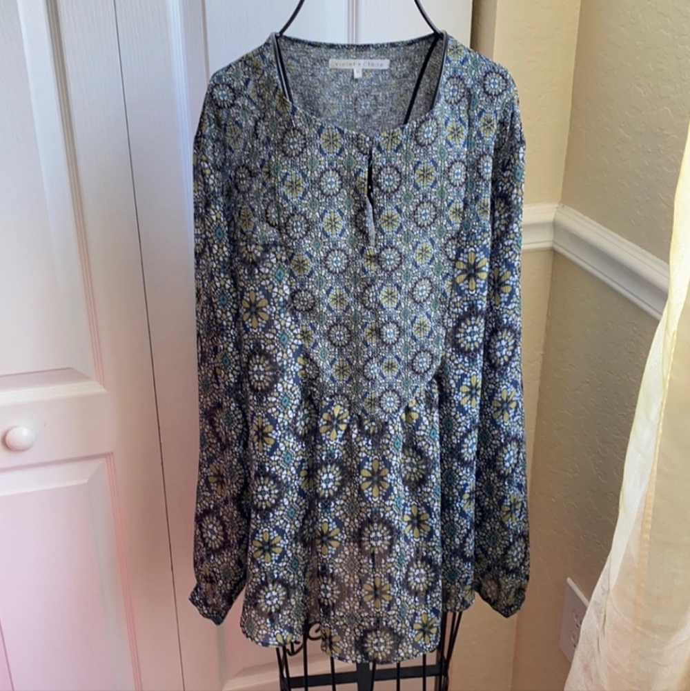 Violet & Claire top size XL